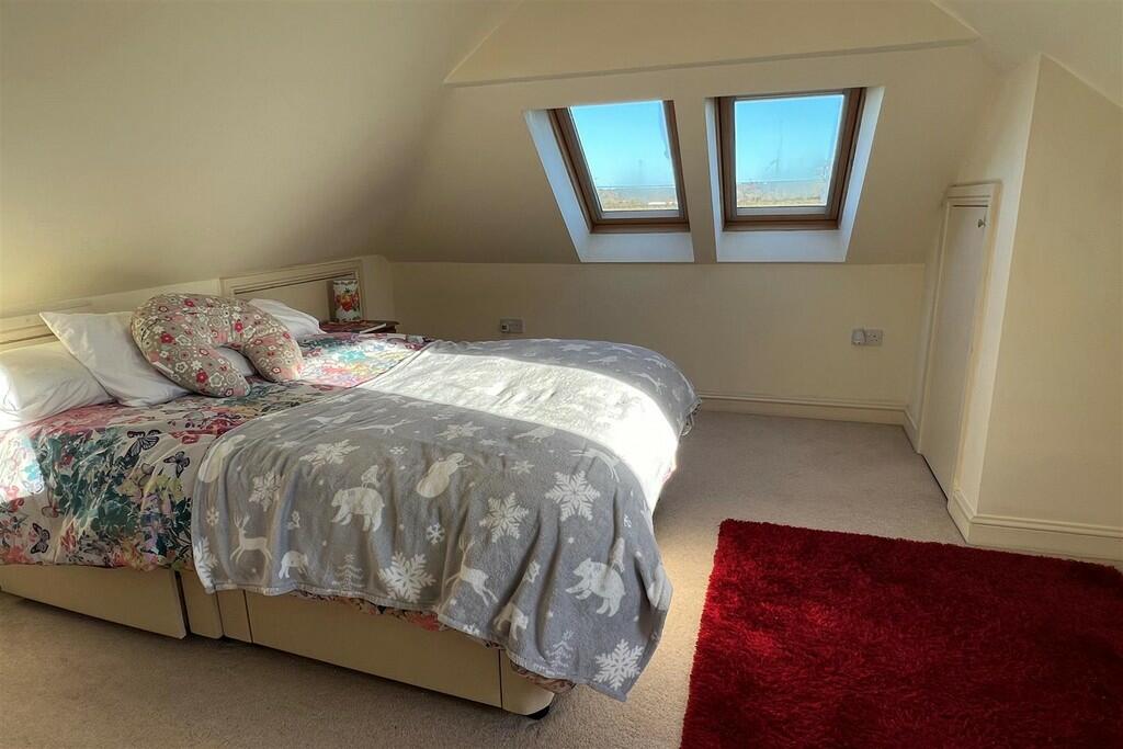 House in New Forest, Ringwood - View 2