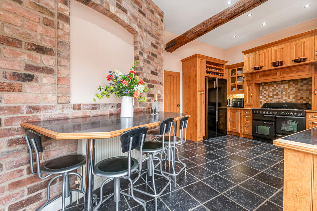 Old Manor Court, Coddington, Newark, Nottinghamshire, NG24 2TW photo 4