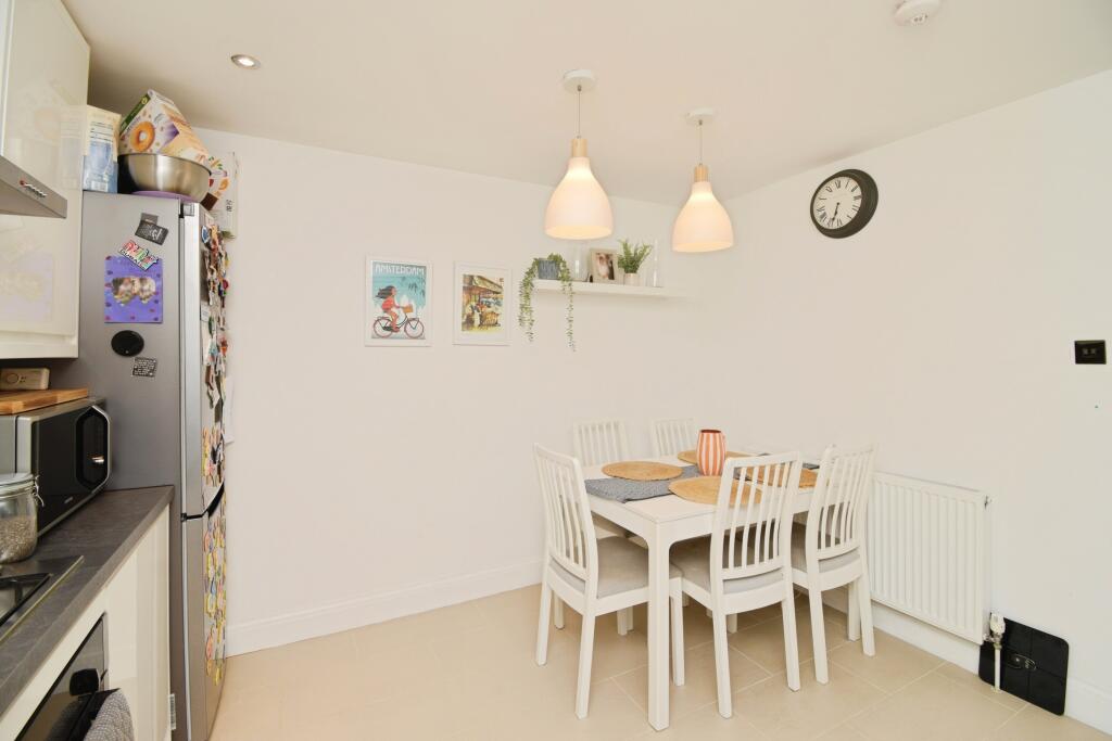 House in London, Plaistow - More