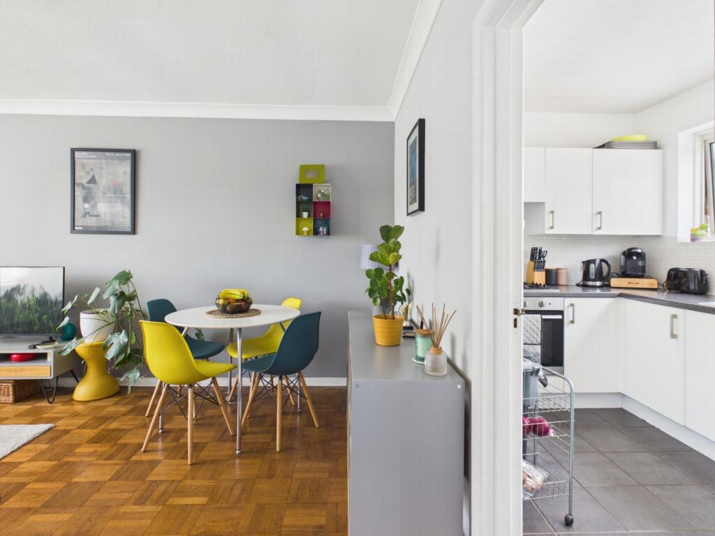 Apartment in Redhill - View 4