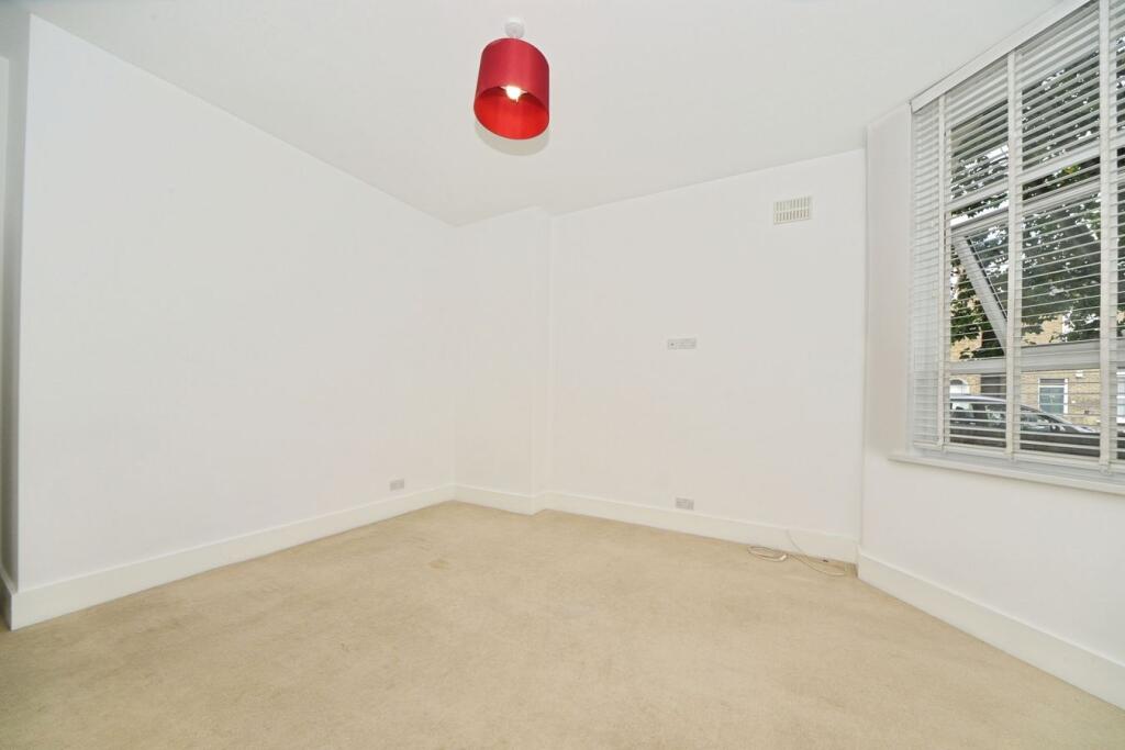 Apartment in London - More