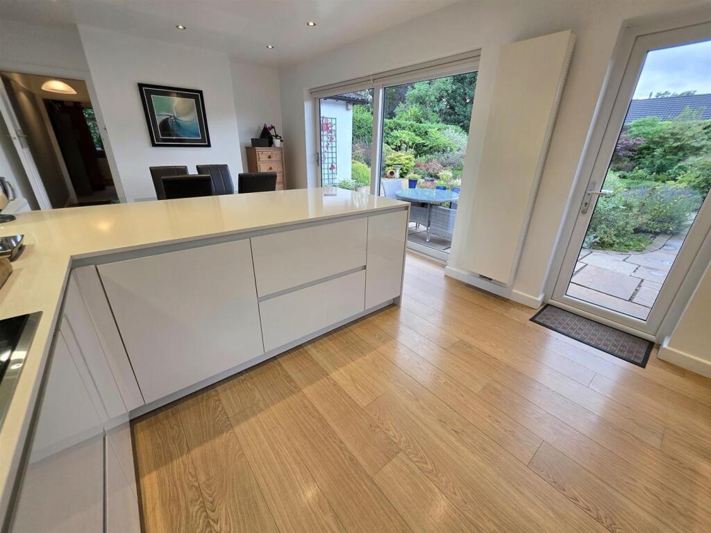 Motcombe Grove, Heald Green photo 4