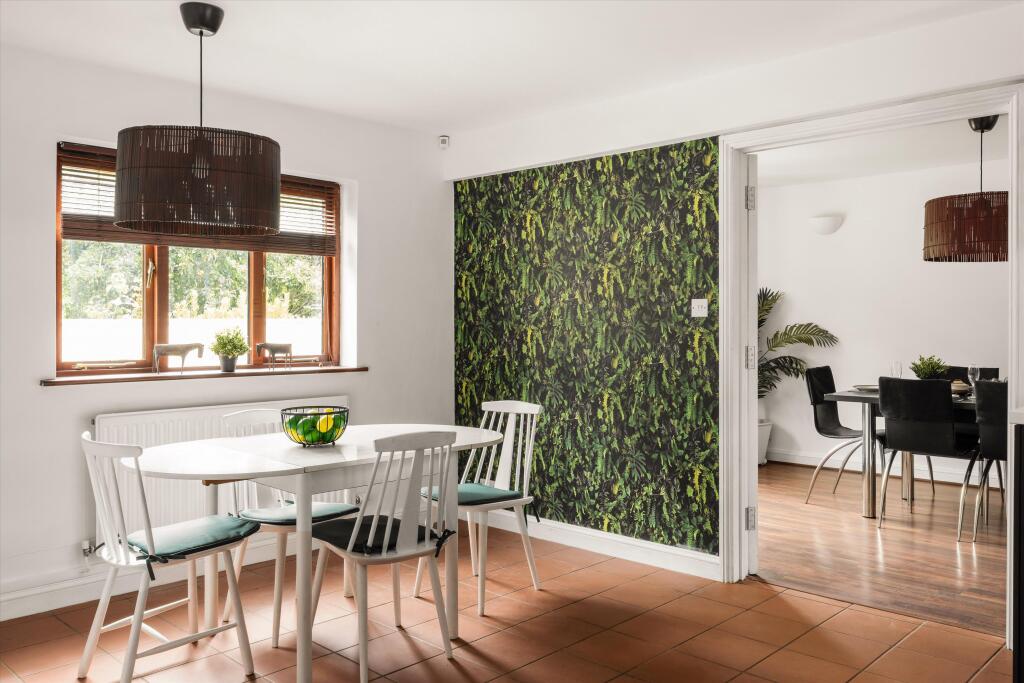 House in Cheltenham, Marle Hill, Cleevemount - More