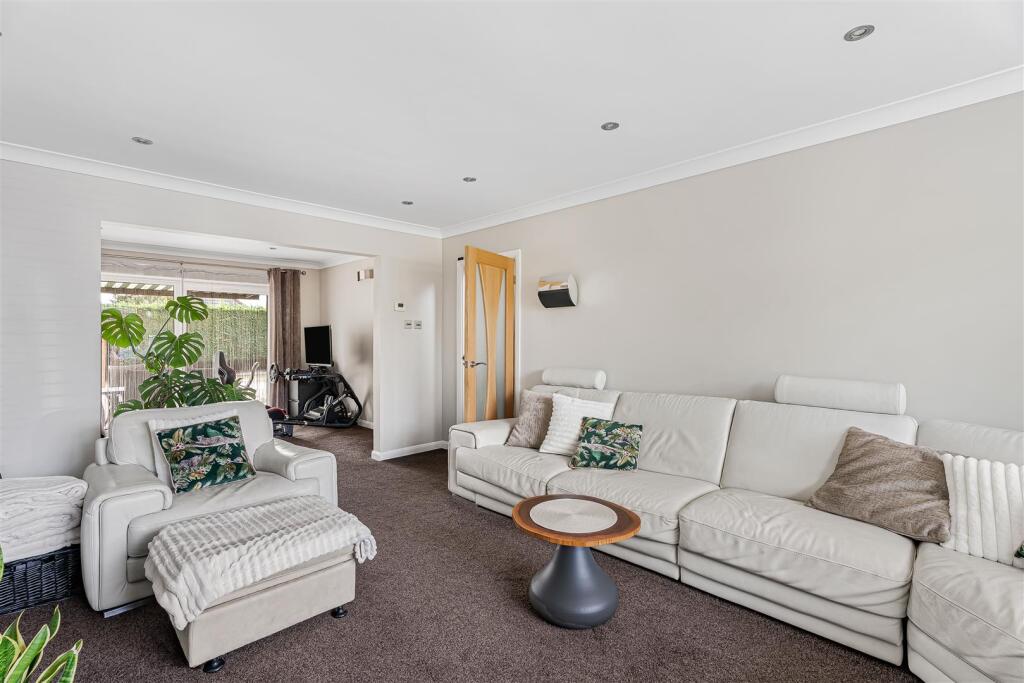 House in Broxbourne, High Leigh Garden Village - View 5