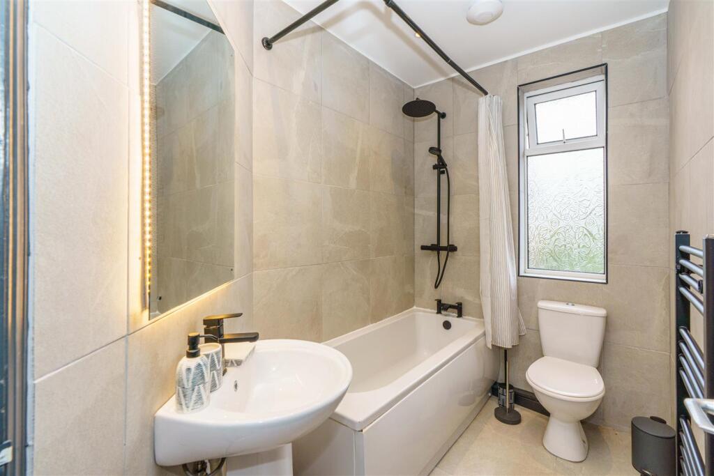 Apartment in Newcastle upon Tyne - View 4