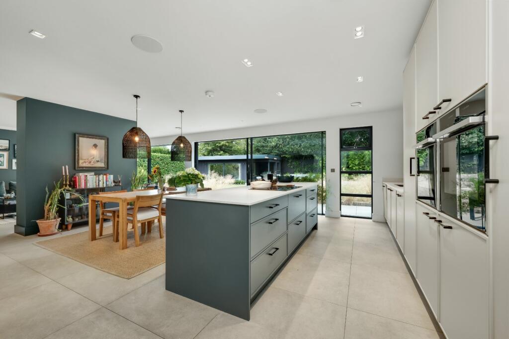 House in Kingston upon Thames - View 4