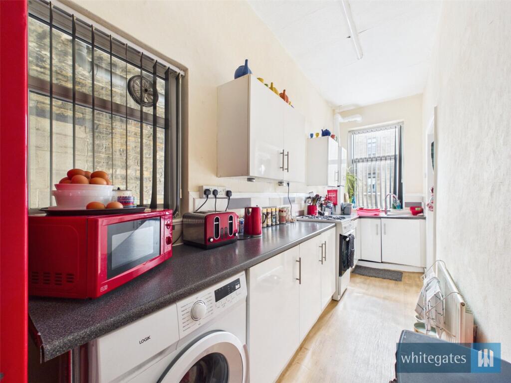 Halstead Place, Bradford, West Yorkshire, BD7 photo 4