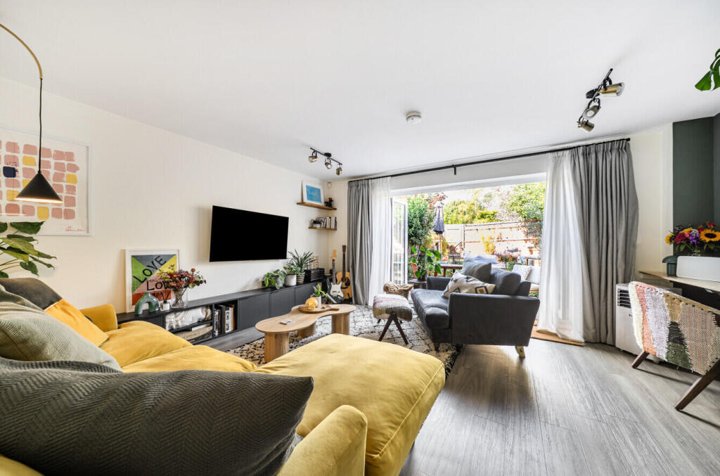 House in Redhill - View 5