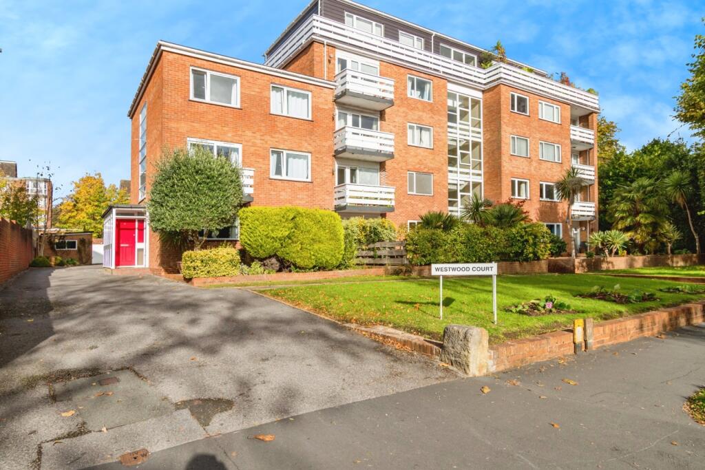 3-bed flat on Westwood Court, Westwood Road, Southampton, Hampshire, SO17, £285,000