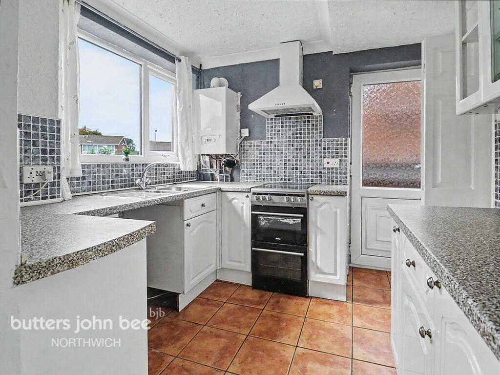 3-bed semi-detached on Ashwood Crescent, Northwich, £240,000