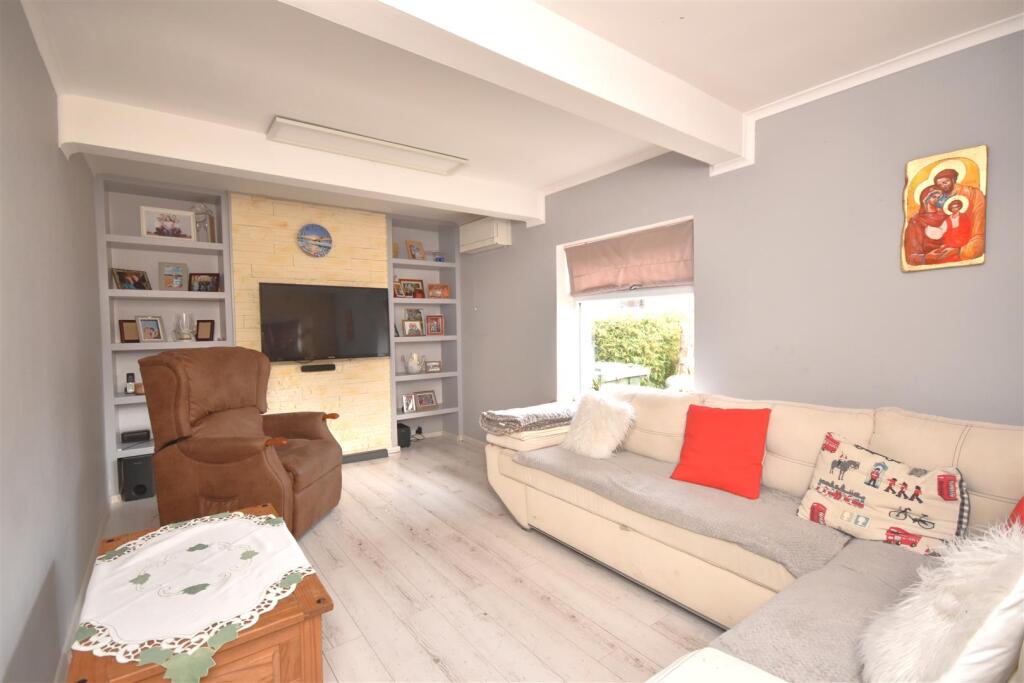 Smithy Close, Ness, Neston photo 4