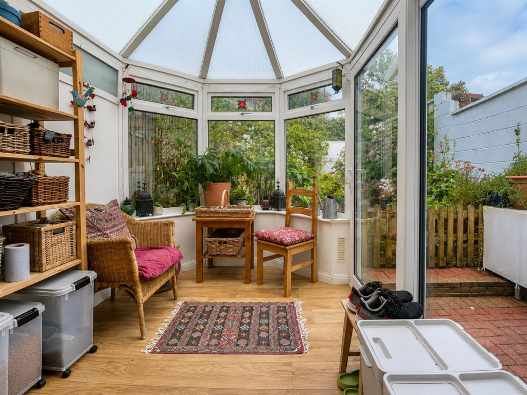House in Bristol, Shirehampton - More