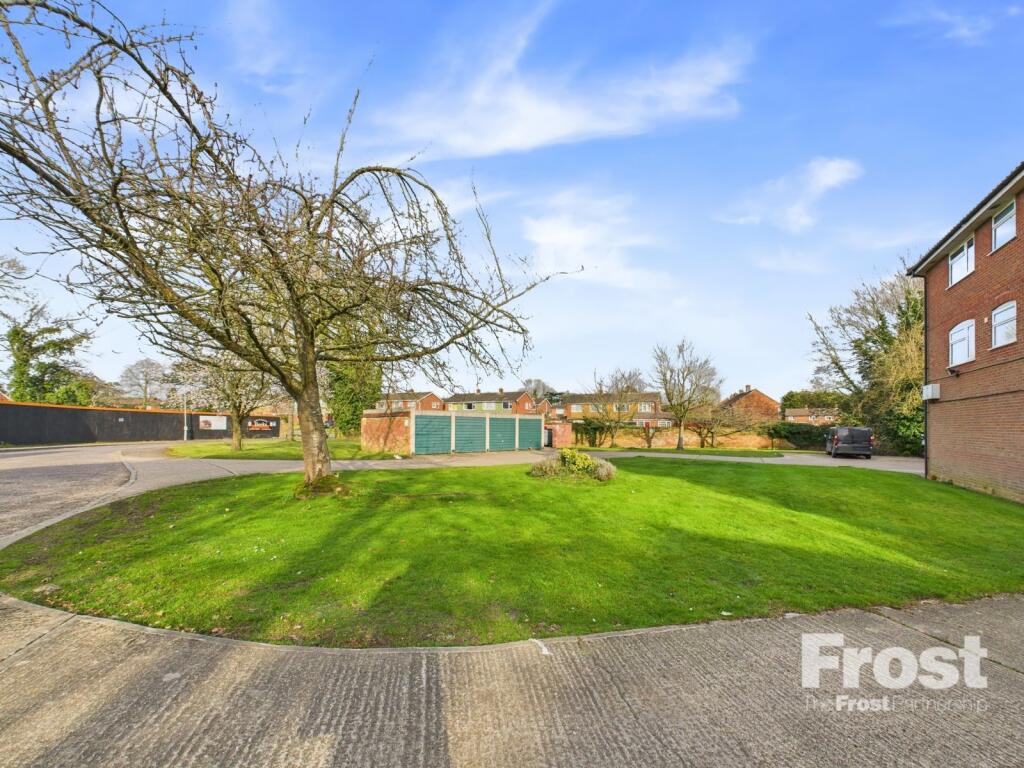 Apartment in Slough - View 5