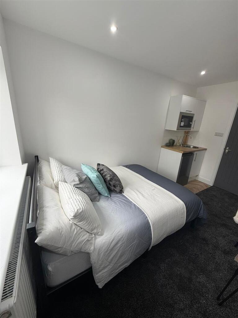 1 bedroom house share for rent