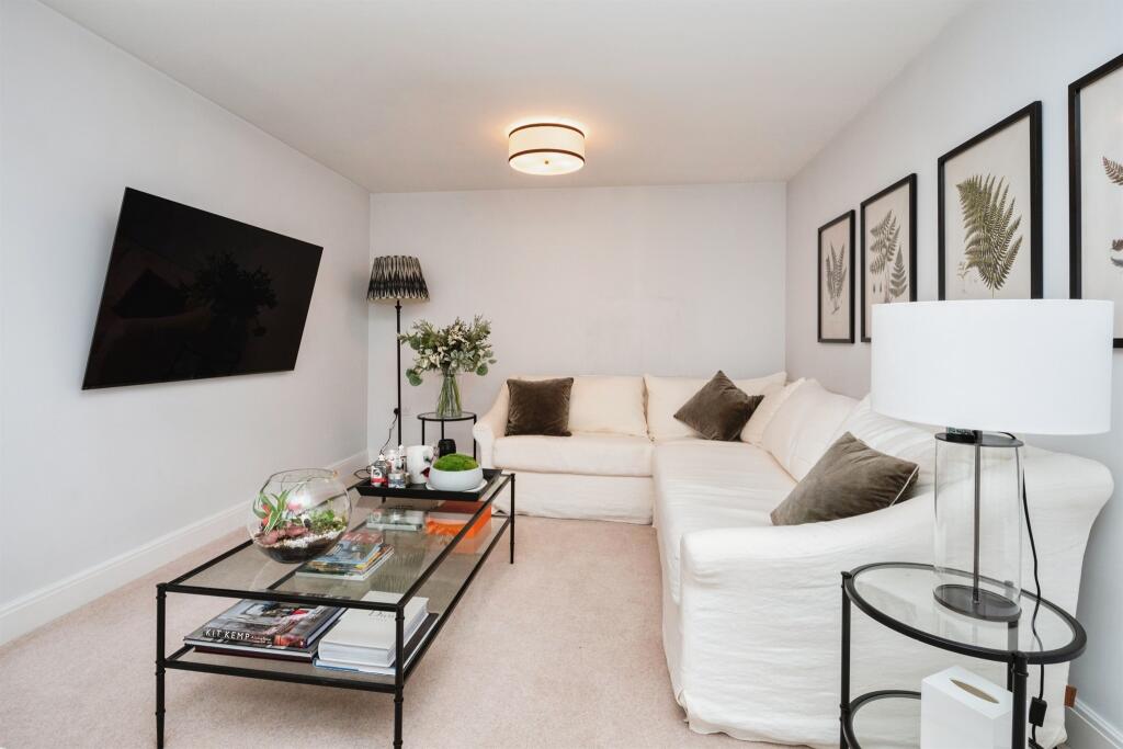 Pochard Gardens, Crowborough image 4