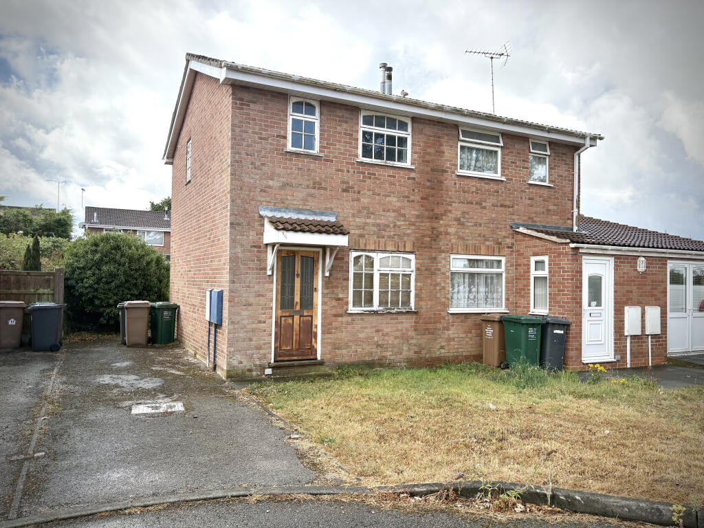 2-bed semi-detached on Coopers Croft, Hatton, £95,000