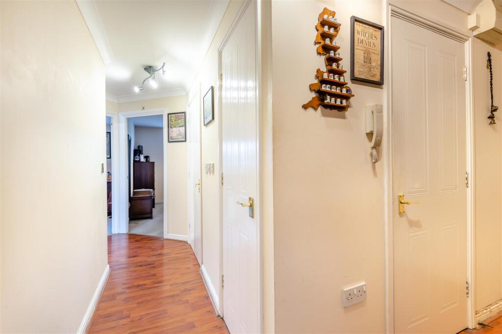 Apartment in Rochester - More