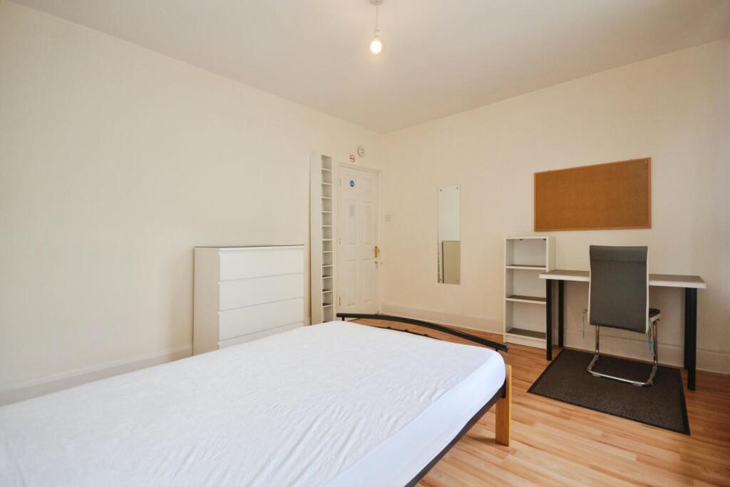 Donnington Road, Reading - More