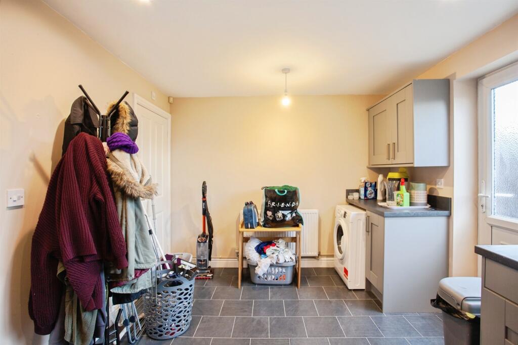 House in Rotherham, Thrybergh - View 5