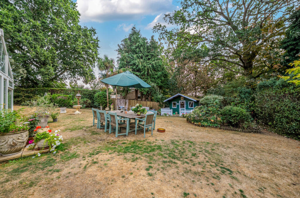 House in Waverley, Farnham - View 4