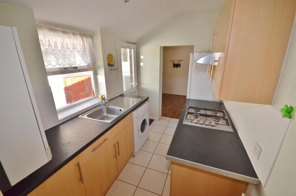 House in Luton - View 3