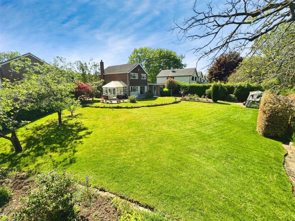 4-bed house on Wilton Crescent, Alderley Edge, SK9, £800,000