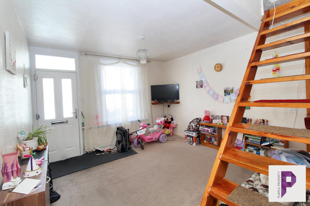 House in Gillingham, Medway - View 3