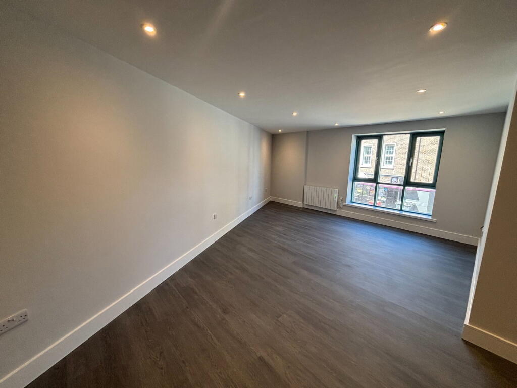 Main image of property: TOWN CENTRE, Eastbourne, BN21 3EU