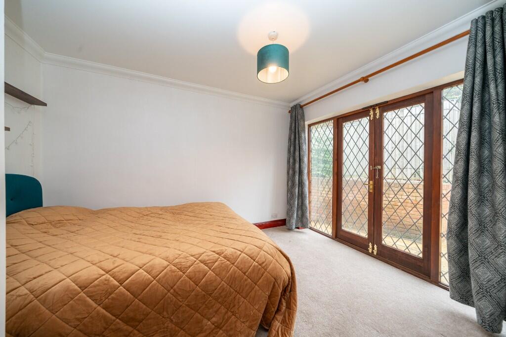 House in Dacorum, Berkhamsted - More