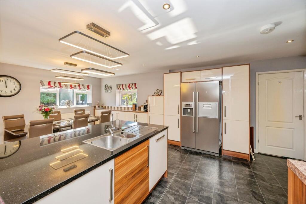House in Stoke-on-Trent - More