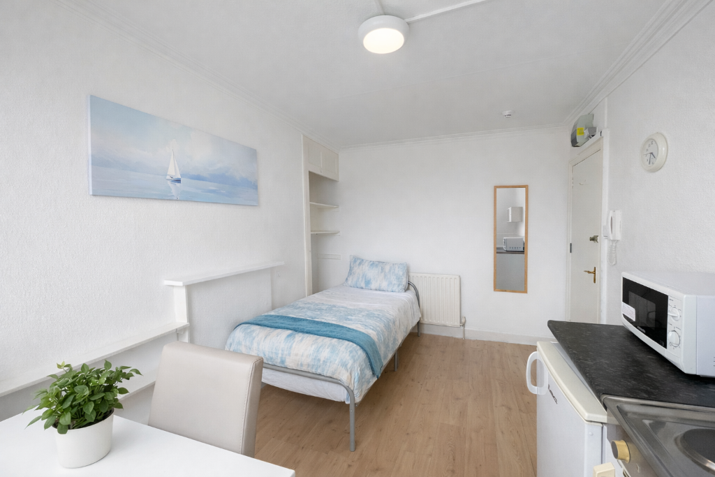 Studio flat for rent