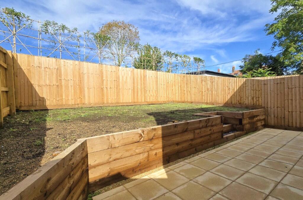 The Robins, Frome image 4