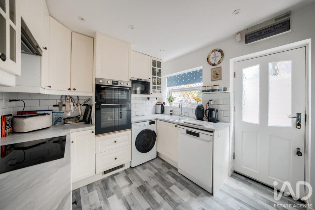 House in Coventry, Stonehouse Estate, Willenhall - More