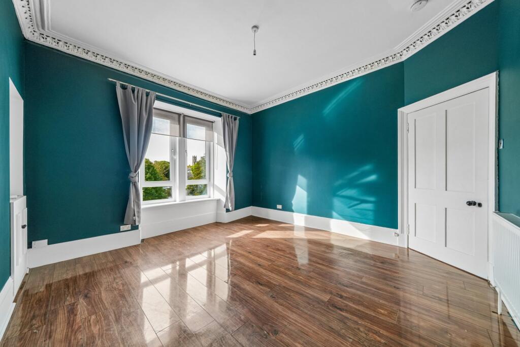 Apartment in Clarkston, Clarkston High Street, Stamperland - View 5