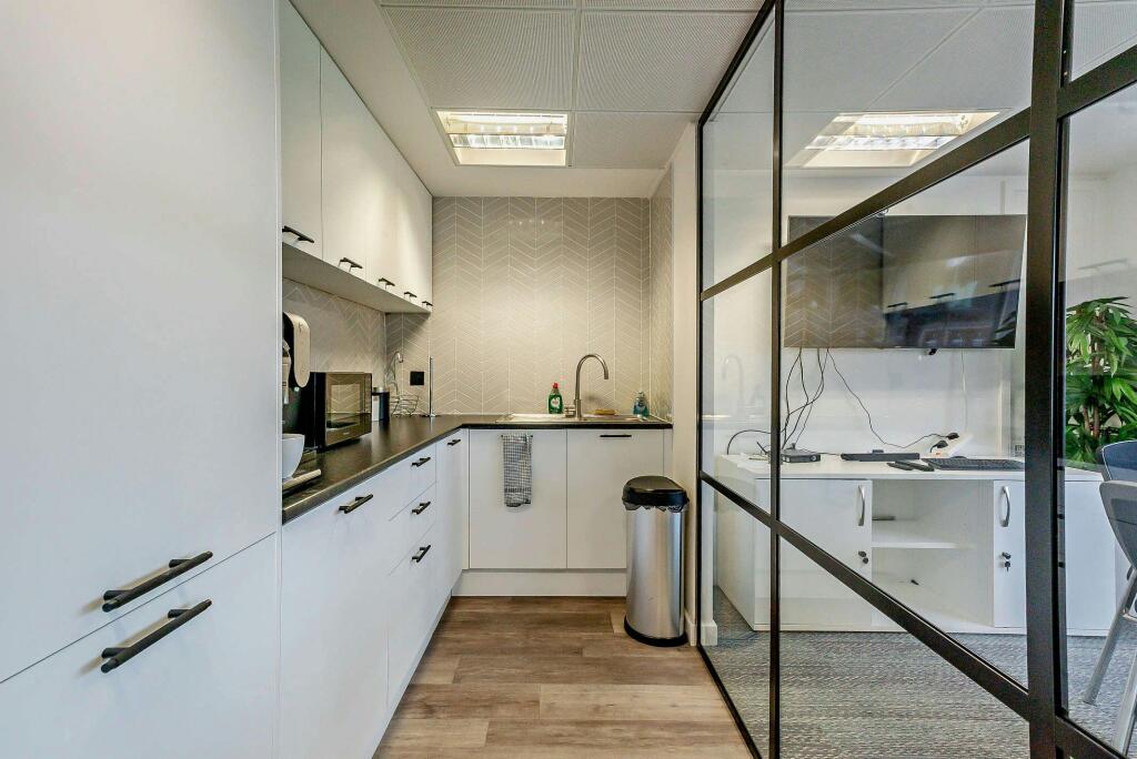 8626600interior08800.jpg