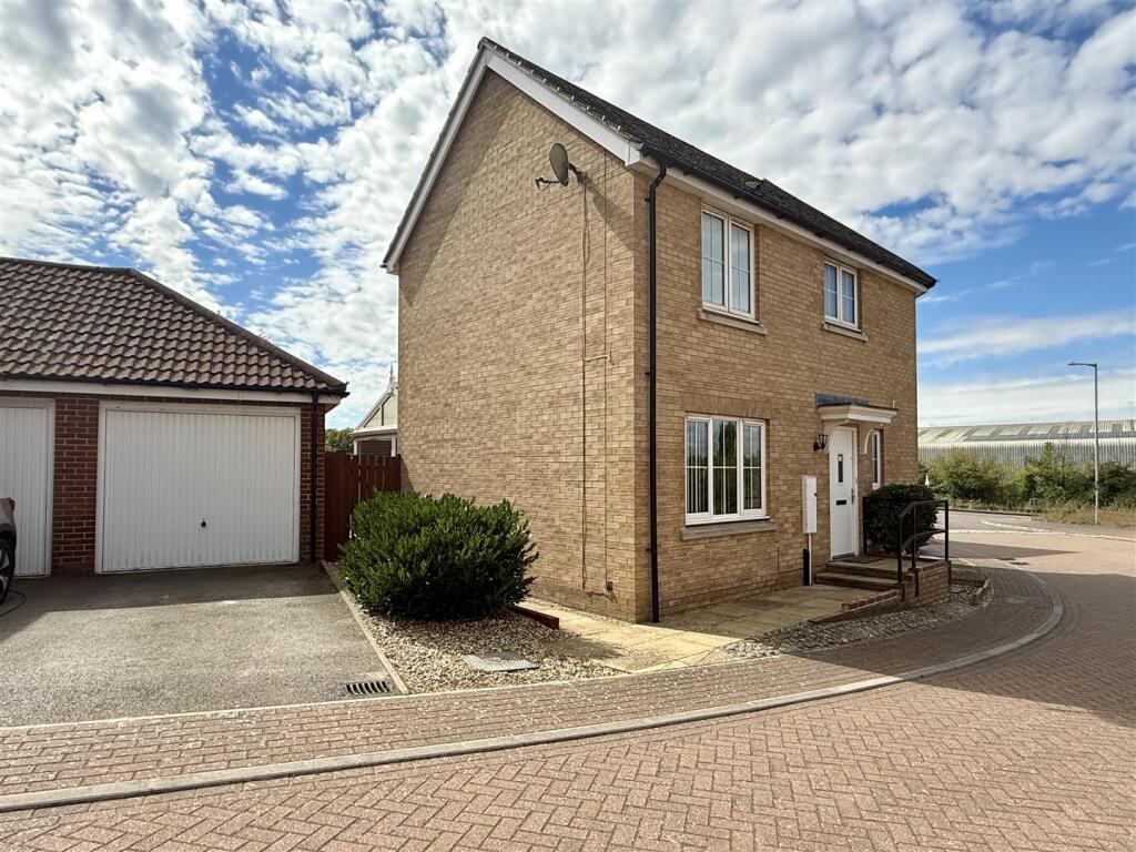 3-bed other on Song Thrush Close, Stowmarket, £290,000