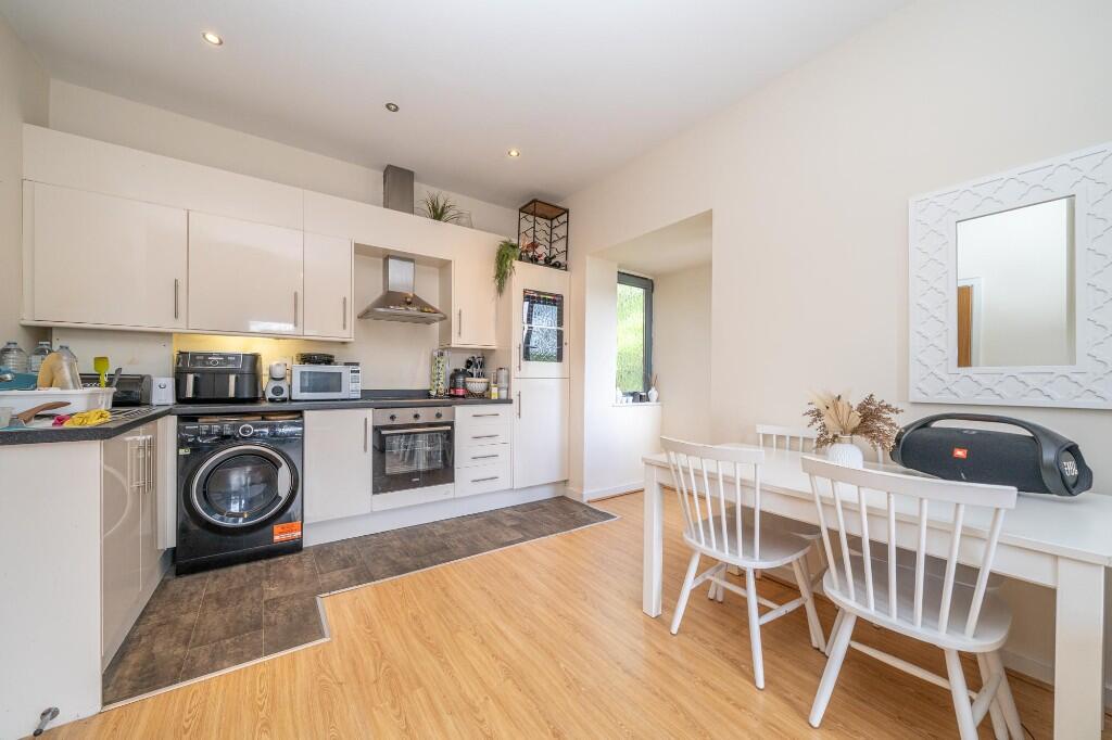 Lawn Lane, Hemel Hempstead, Hertfordshire, HP3 photo 2