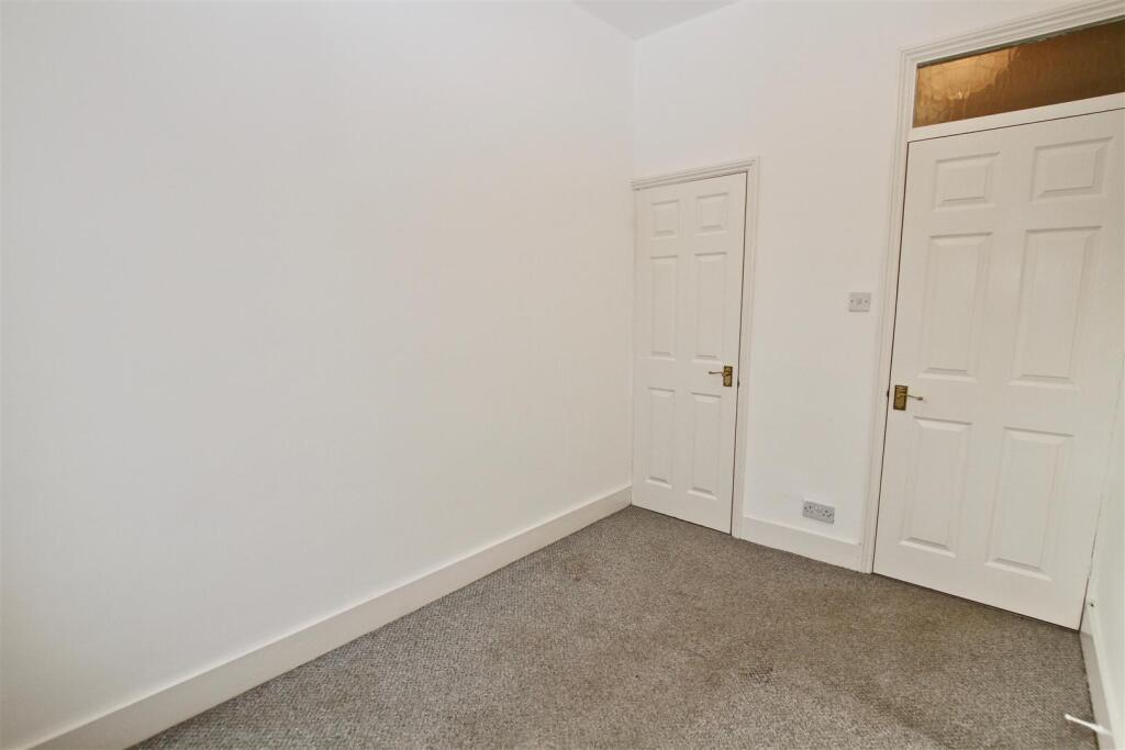 Apartment in Southend-on-Sea, Essex - View 5