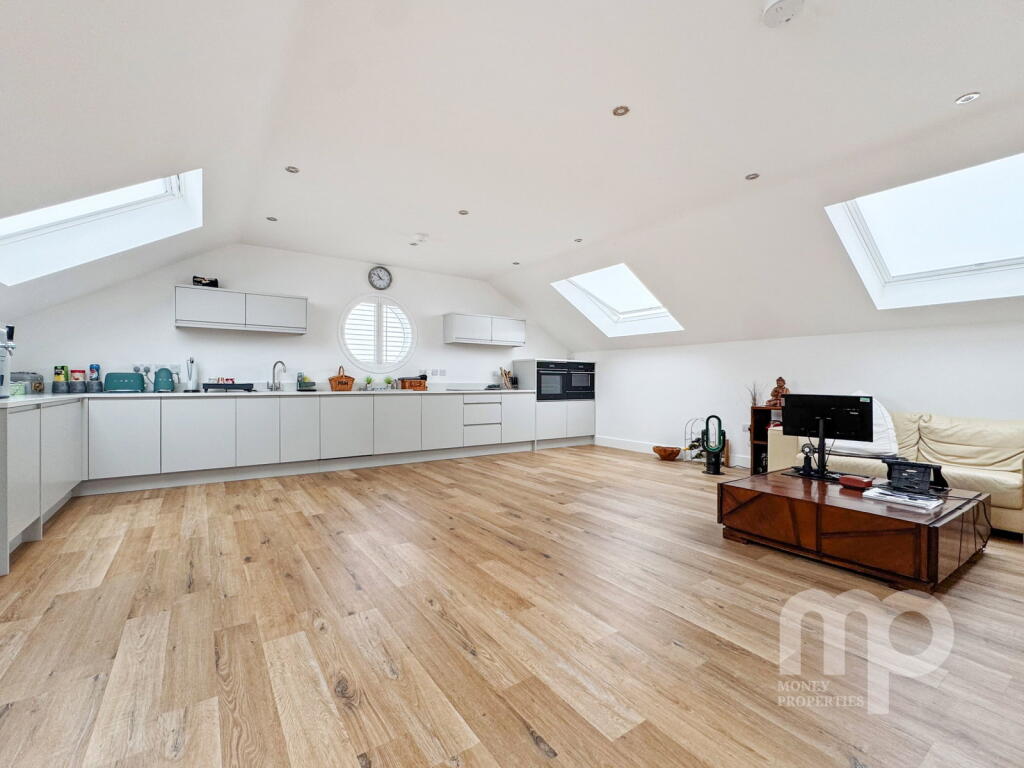 Apartment in South Norfolk, Wymondham - View 2