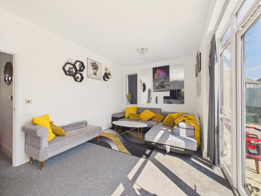 House in Hull - View 4