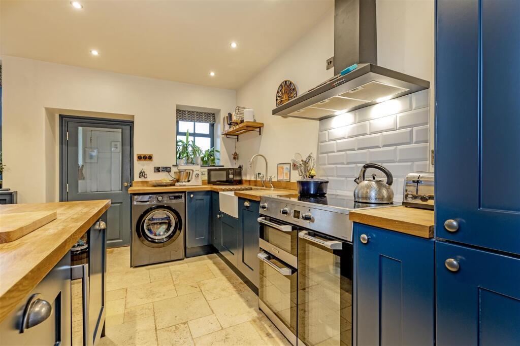 House in High Peak, Edale - More