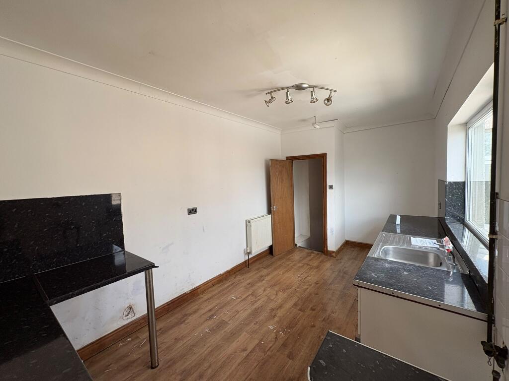 Apartment in Llanelli, Box - More
