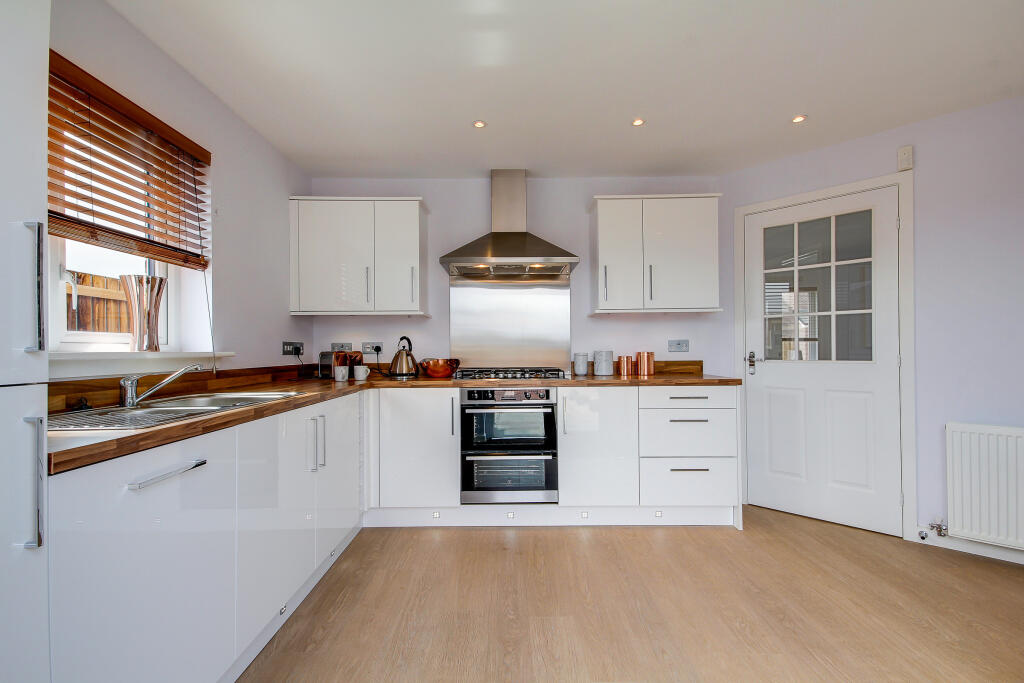 House in Stevenston, Auchenharvie, Ardeer - More