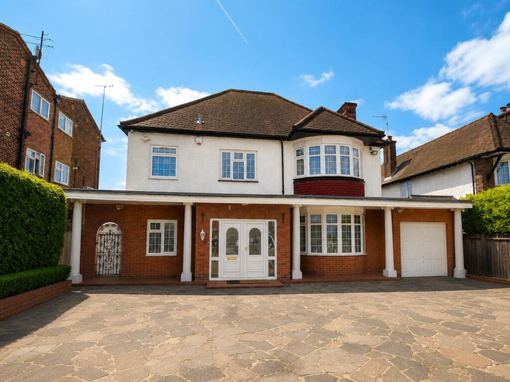 Main image of property: High Road, Whetstone, London N20