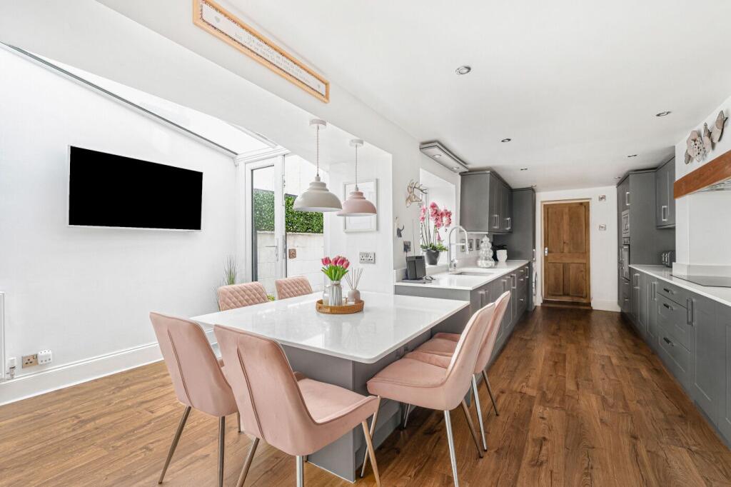 House in Torquay, Wellswood - More