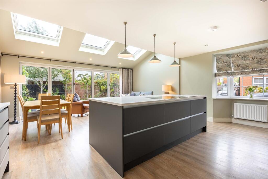 House in Solihull, Dickens Heath - View 4