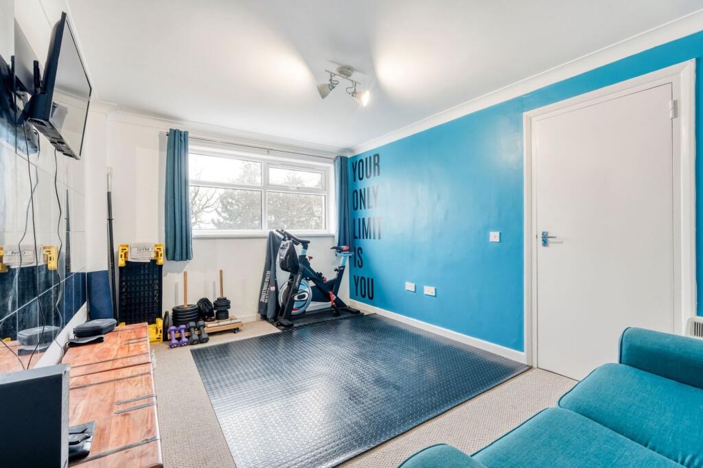 Apartment in Solihull, West Midlands - More