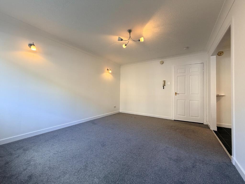 Apartment in Paisley, Carriagehill - View 3