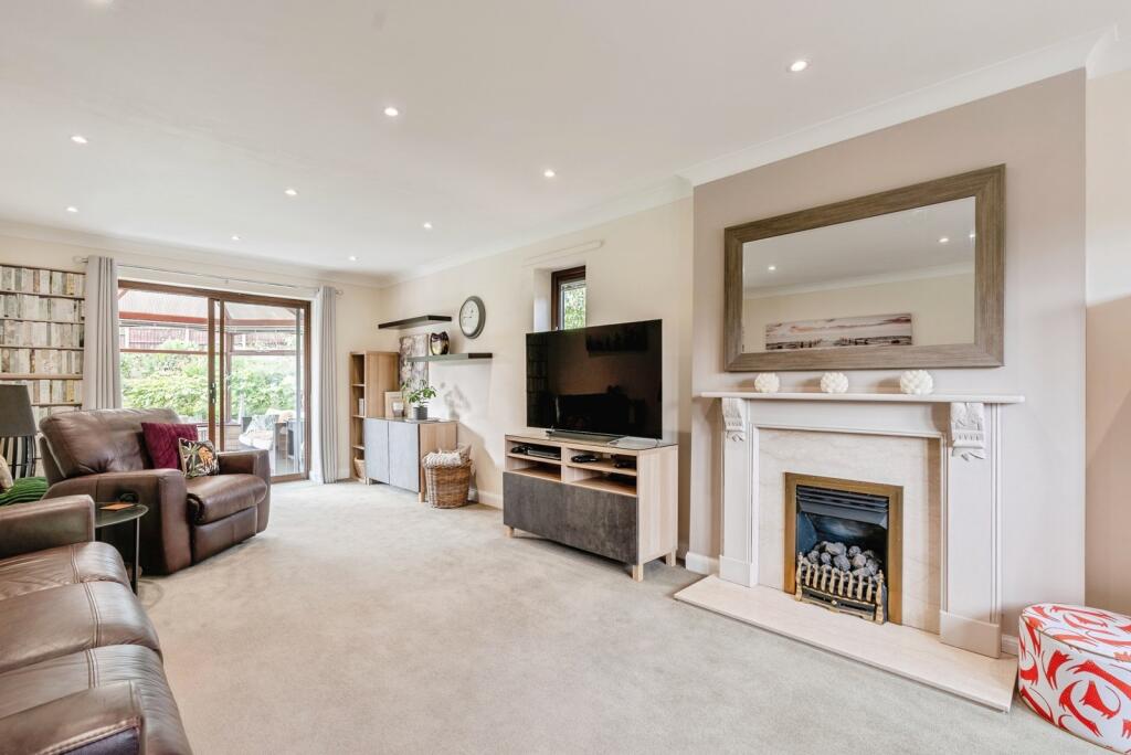 Hutton Drive, Burnley, Lancashire, BB12 photo 4