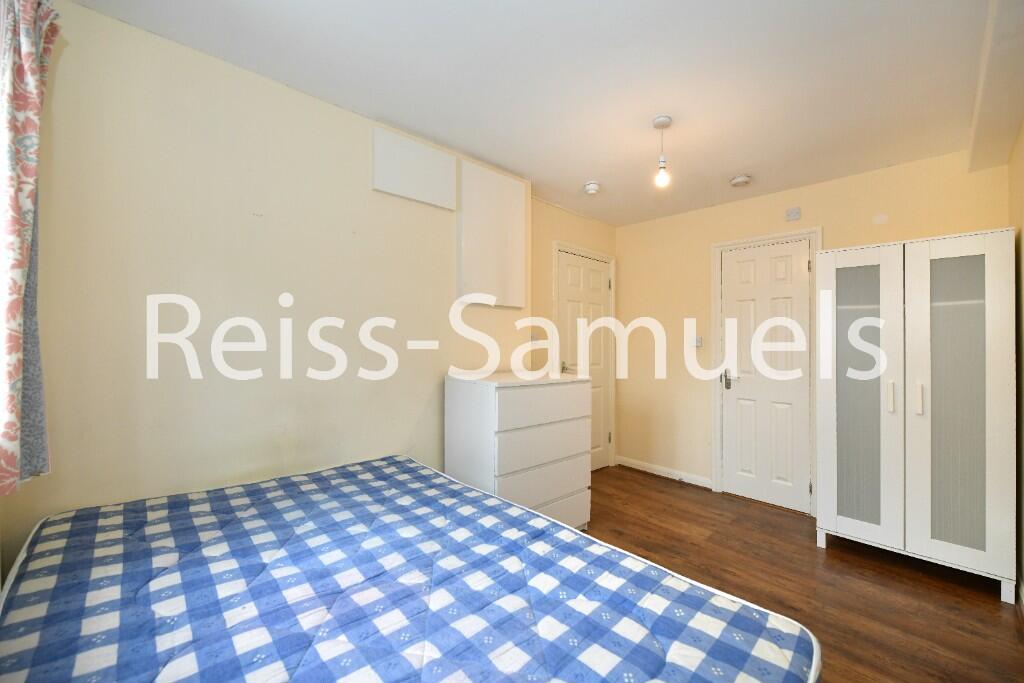 5 bedroom semi-detached house for rent